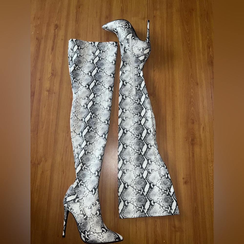 STEVE MADDEN THIGH HIGH BOOTS